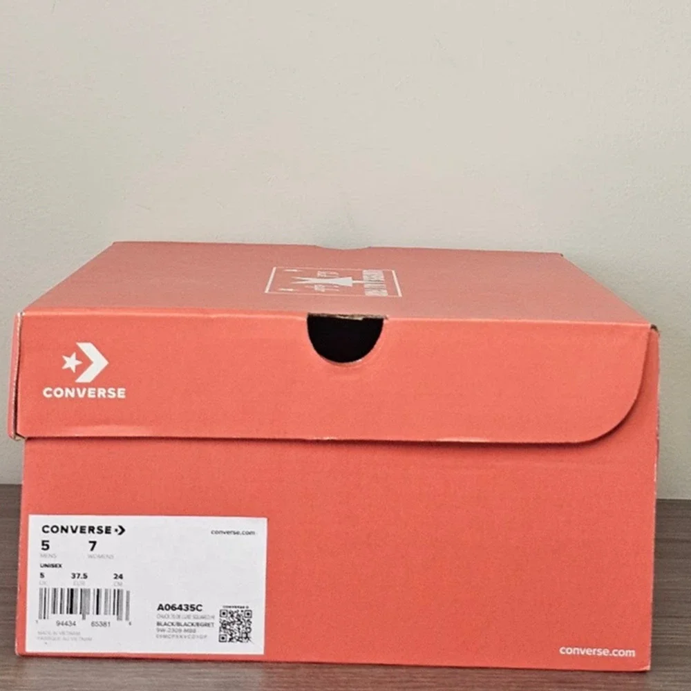 Converse  Women's Chuck 70 Deluxe Squared Toe Hi Tops Size 7  A06435C NWT - Picture 9 of 9
